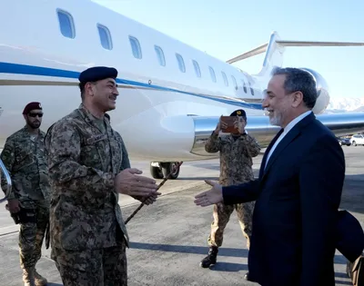 @Visegrád 24: Pakistan’s army chief Field Marshal Asim Munir arrived in Tehran. He was met by the Foreign Minister of the Islamic regime, Abbas Araghchi.

Pakistan seeks to mediate between Iran and the United State