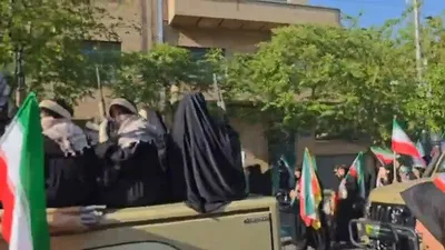 @𝐍𝐢𝐨𝐡 𝐁𝐞𝐫𝐠 🇮🇷 ✡︎: It is absolute madness in Iran. 

The ceasefire has made the surviving regime rabid and intoxicated.

These parades reportedly happen all the time, including nighttime where they will scream islamic c
