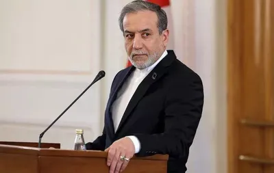 @𝐍𝐢𝐨𝐡 𝐁𝐞𝐫𝐠 🇮🇷 ✡︎: IRGC-linked media outlets like Fars News are now openly attacking regime FM Araghchi for declaring the Strait of Hormuz open.

There is widespread fury within their ranks. Many IRGC figures do not app