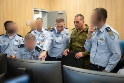 @Open Source Intel: IDF reveals Operation "Eagle": special unit forces landed in the heart of the Christophani Ridge in southern Lebanon minutes before the ceasefire took effect.

The operation was approved by the Chief 