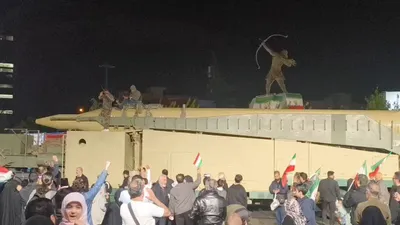 کриز ویچار: پخش شده: این ویدیو یک موشک باگیر متوسط قدر از سил هوایی سپاه پاسداران در مرکز تهران، پایتخت کشور، برای حمایت‌کنندگان رژیم اسلامی ایران نمایش داده شده است.