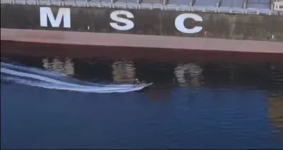 @WarMonitor🇺🇦🇬🇧: Video of IRGC gun boat boarding a tanker today in the Strait of Hormuz and illegally seizing it.
