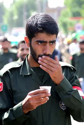 @🇮🇷LiveIranNews🇮🇱: 🚨بحران و تناقض در روایت رژیم تروریستی جمهوری اسلامی از مسمومیت گسترده بسیجی‌ها در پرند/درحالی‌که گزارش‌ها از مسمومیت بیش از ۱۰۰ نیروی بسیجی و بستری‌شدن آن‌ها در پرند تهران حکایت دارد و مرگ یک بسیجی ب