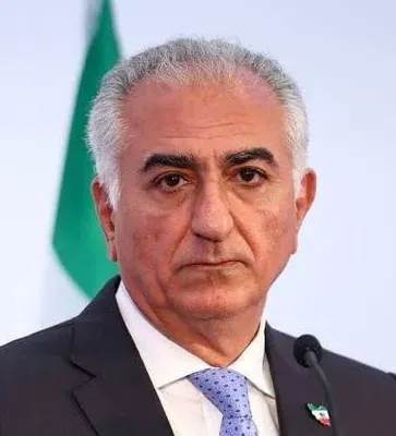 ایران‌ساینس: پرنس رضا پهلوی در برلین گفته:

「معاون اول رهبری و معاون وزارت امور خارجه محمدباقر قلیباف و وزیر امور خارجه عباس عراقی نه پراگماتیست‌اند و نه اصلاح‌طلب، سپاه پاسداران هم」