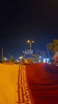 کриز واتچ: بروزرسانی شده: شب минه، سил‌های اسرائیلی آمادگی سیستم‌های دفاعی هوایی در مکان‌های استراتژیک مختلف در ایران، به ویژه در تهران، پایتخت کشور، را آزمایش کردند. این ویدیو نشان‌دهنده عملیات دفاعی هوایی است.