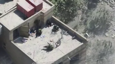 @Open Source Intel: WILD FOOTAGE 🔴 

Yesterday, IDF footage showed Israeli paratroopers engaging six Hezbollah gunmen in Bint Jbeil, southern Lebanon. Two were killed in the firefight and four more in a follow-up airstr