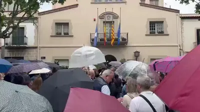 @Visegrád 24: 🇪🇸 Far-left activists in Spain disrupted a minute of silence for a young woman murdered by a North African migrant in Barcelona

The crowd repeatedly shouted “Silence!” at the radicals, but they con