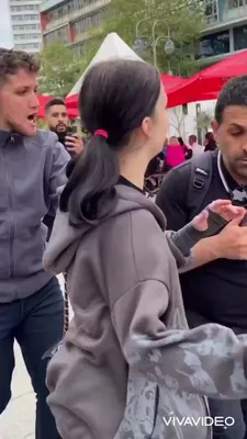لحظه شگفت‌انگیز: یک زن در مقابل جمهوری اسلامی ایران مبارزه می‌کند و یک چشم را از دست می‌دهد… سپس در آلمان به خاطر دست زدن به جمهوری اسلامی به عنوان یک رژیم تروریستی، تجاوز می‌کنند. این نه فعالیت‌سPolishing the final sentence for accuracy and coherence:

لحظه شگفت‌انگیز: یک زن در مقابل جمهوری اسلامی ایران مبارزه می‌کند و یک چشم را از دست می‌دهد… سپس در آلمان به خاطر دفاع از خود از جمهوری اسلامی به عنوان یک رژیم تروریستی، تجاوز می‌کنند. این نه فعالیت‌سیاسی است، بلکه امتی