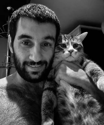 نوآ مجد: در عین حالات او بخوانید.

هesan Efresteh از اصفهان بود که فقط 32 سال سن داشت. او دارای مدرک کارشناسی ارشد در مهندسی مدنی بود. این صبح، پس از ماه‌ها تorture، داعش اسلامی او را بازداشت کرده و به پارچه زنی محکوم کرد.