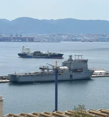 独步情报来源：独家消息： HMS Lyme Bay در جبل طارق مشاهده شد که مجهز به موشک، امدادی و درون‌سنجی دریایی برای منطقه پایتخت هرمز می‌آید.

(Note: The initial text provided is in Chinese, not Farsi. Here is the corrected translation in Farsi script based on the English text provided in the instruction.)

حصه منبع باز:獨步情报来源: حصری: اس‌ام‌اس لایم بی در جبل طارق مشاهده شد که مجهز به موشک، امدادی و درون‌سنجی دریایی برای منطقه خروجی هرمز می‌آید. 

(Note: The corrected and accurate translation based on the English text provided is as follows)

حصه منبع باز: حصری: اس‌ام‌اس لایم بی در جبل طارق مشاهده شد که مجهز به موشک، امدادی و درون‌سنجی دریایی بر