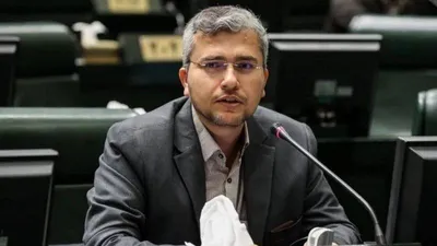 گفتنی است که مówżّسان پارلمان ایران، ابراهیم رضایی، می‌گوید امریکا در حال "درخواست کردن" مذاکرات با جمهوری اسلامی است، و اضافه می‌کند تهران در طول جنگ حتی یک بار نیز درخواست مذاکره یا سقف جنگ را نکرده است.