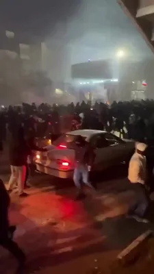 در حال حاضر به ترجمه خبر ارائه نشده است. لطفا متن خبر کامل را ارائه دهید تا ترجمه آن را انجام دهم. 

However, here is the translation of the provided text:

تفحص ویدیویی از مشهد در تاریخ ۸ ژانویه نشان می‌دهد دقیقا لحظه‌ای که سил‌های رژیم بر روی متظاهران بدون زброی به شکلی مانند دشکمه‌برداری حمله کردند.

پрезидент ترامپ، این مردم
