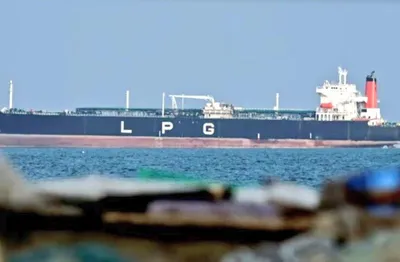 @✡︎𝐋𝐢𝐯𝐞𝐈𝐫𝐚𝐧𝐍𝐞𝐰𝐬🇮🇷🇮🇱: ⚡🛢️بلومبرگ: جنگ خاورمیانه قواعد تجارت جهانی گاز را به‌هم ریخته است/بلومبرگ گزارش داد تنش‌ها و جنگ در خاورمیانه باعث شده برخی کشتی‌های حامل گاز مایع طبیعی «ال‌ان‌جی» هنگام عبور از تنگه هرمز سامانه‌های