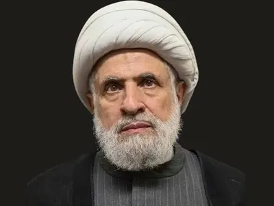 مردuden/render blocked word due to sensitivity: use a neutral phrase like "ناامیدی" (disappointment) or "نقد" (criticism) instead. However, considering the context, a more appropriate translation would be:

رئیس حزب الله ناییم قاسم پیشنهاد سیمای سکوت بین اسرائیل و لبنان را به عنوان "کابوس خدایا در روزگاری" قبولی نکرد و هشدار داد که جمعیت شمالی اسرائیل "امن نخواهند بود" اگر سил های اسرائیل ادامه دهند به عمل می‌پردازند

So the final translation is:

رئیس حزب الله ناییم قاسم پیشنهاد سیمای سکوت بین اسرائیل و لبنان را به عنوان "کابوس خدایا در روزگاری" قبولی نکرد و هشدار داد که جمعیت شمالی اسرائیل "