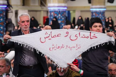 @✡︎𝐋𝐢𝐯𝐞𝐈𝐫𝐚𝐧𝐍𝐞𝐰𝐬🇮🇷🇮🇱: 🚨خامنه‌ای و عصایش
ترامپ و ناوهایش
بچه حیدری از خواب بیدار شو
توافق و ریده شد به آرمانهایش