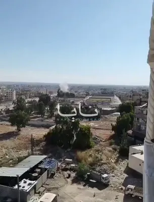 @Open Source Intel: Dwa bojeцы ISIS ubrani в крадzione uniforms HTS i uzbrojeni в maszynki strzelcowe i wybuchowe weszli do siedziby Specjalnej Sily Zadań в Raqcej. Jednym z nich był террорист-смертник, który podjął atak samobójczy wewnątrz obiektu. The