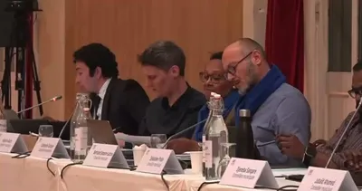 @Visegrád 24: French opposition councilor Kevin Nader pulled out a Christian cross and recited the Hail Mary prayer in protest against the presence of an elected official wearing an Islamic headscarf during a munic