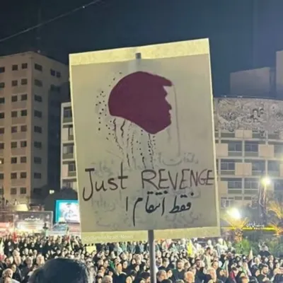 @✡︎𝐋𝐢𝐯𝐞𝐈𝐫𝐚𝐧𝐍𝐞𝐰𝐬🇮🇷🇮🇱: ⚡🇺🇸🦀At Khamenei’s funeral, regime supporters held up a poster showing President Trump’s severed head with the words “Just Revenge.”

Let that sink in.

This is not protest. This is not politics. Th