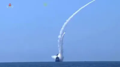 @WarMonitor🇺🇦🇬🇧: North Korea has released a video of it test firing its new nuclear capable cruise missiles from its new Choe destroyer class ships.