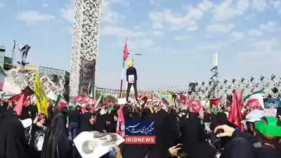 @✡︎𝐋𝐢𝐯𝐞𝐈𝐫𝐚𝐧𝐍𝐞𝐰𝐬🇮🇷🇮🇱: ⚡🇺🇸🦀At Ali Khamenei's funeral today, supporters of the Islamic Republic publicly staged a mock hanging of President Trump in Tehran.
Let that sink in.
These are the same people some politicians sti