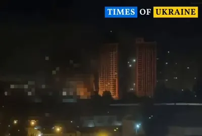 @✡︎𝐋𝐢𝐯𝐞𝐈𝐫𝐚𝐧𝐍𝐞𝐰𝐬🇮🇷🇮🇱: ⚡️🇺🇦🇷🇺موشک روسیه منطقه مسکونی کی‌یف را هدف قرار داد/تصاویر منتشرشده لحظه برخورد یک موشک بالستیک یا کروز روسی به منطقه‌ای مسکونی در پایتخت اوکراین را نشان می‌دهد. این حمله ساعاتی پیش در کی‌یف رخ دا