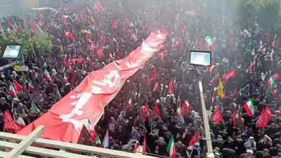 @✡︎𝐋𝐢𝐯𝐞𝐈𝐫𝐚𝐧𝐍𝐞𝐰𝐬🇮🇷🇮🇱: ⚡🇺🇸🦀These are not ordinary Iranians. These are supporters of the Islamic Republic at Ali Khamenei's funeral in Tehran.
And they were proudly holding a banner that read:
"We Will Kill Trump."

Read 