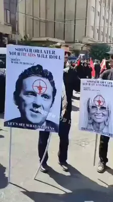 @✡︎𝐋𝐢𝐯𝐞𝐈𝐫𝐚𝐧𝐍𝐞𝐰𝐬🇮🇷🇮🇱: ⚡🇺🇸🦀These are not ordinary Iranians. These are supporters of the Islamic Republic gathered at Ali Khamenei's funeral in Tehran.

Today they were displaying posters with red targets placed over the 