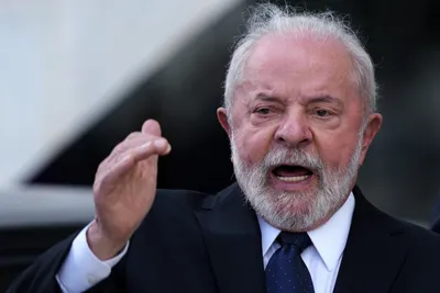 @Visegrád 24: 🇧🇷 Brazilian President Lula da Silva called Trump a pirate over the announced U.S. 20% Strait of Hormuz shipping fee plan.

Speaking to reporters, Lula said charging ships to pass through one of the
