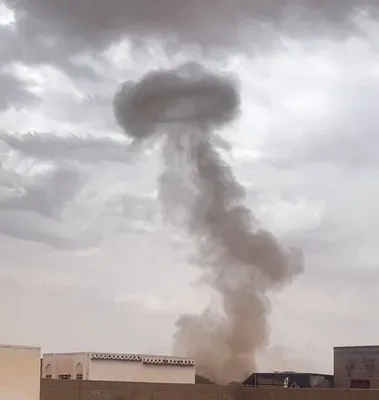 @Visegrád 24: BREAKING:

New video shows that the Muslim Brotherhood-linked Sudanese Armed Forces (SAF) are using chemical weapons in Sudan again.

The yellow smoke rising over Umm Garfa after an airstrike on July 
