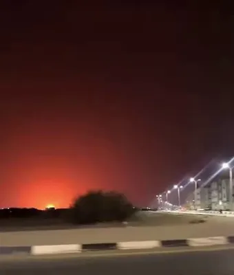 @Babak Taghvaee - The Crisis Watch: BREAKING: There has been no ceasefire agreement or deal between the United States and the Islamic regime of Iran. It appears that the Houthi ballistic missile strike on Aramco oil facilities in Jizan 