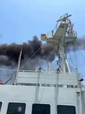 @✡︎𝐋𝐢𝐯𝐞𝐈𝐫𝐚𝐧𝐍𝐞𝐰𝐬🇮🇷🇮🇱: 🚨🇺🇸🦀
سنتکام یک نفتکش مرتبط با رژیم اشغالگر جمهوری اسلامی را در دریای سرخ از کار انداخت
سنتکام اعلام کرد در ۲۴ ژوئیه نفتکش «لاوین» با پرچم موزامبیک را پس از نادیده گرفتن مکرر هشدارها و تلاش برای شک