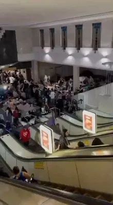 @Visegrád 24: Ukrainians are taking cover in the Kyiv Metro as Russia has launched a large attack with cruise missiles and ballistic missiles.

Several missiles have hit the city.

Civilians, including children, ar