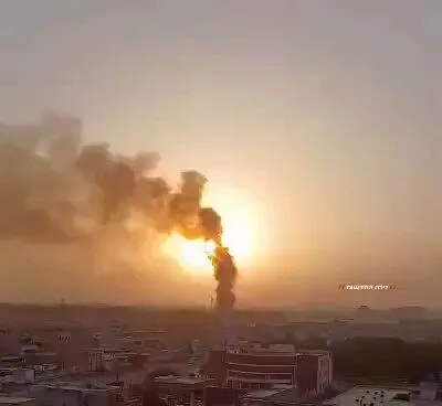 @Eli Afriat 🇮🇱: Non-stop fire - a collection of updates from the Middle East:

Documentation > Revolutionary Guard headquarters bombed by the Americans in Ahvaz.

Iran reports three Revolutionary Guard members killed