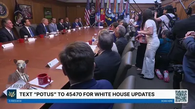 @✡︎𝐋𝐢𝐯𝐞𝐈𝐫𝐚𝐧𝐍𝐞𝐰𝐬🇮🇷🇮🇱: 🚨🇺🇸🦀
پرزیدنت ترامپ: هیچ‌کس نمی‌تواند با قطعیت بگوید برای توقف تهدیدهای رژیم اشغالگر جمهوری اسلامی چند حمله دیگر لازم است

در پاسخ به پرسشی درباره اظهارات سنتکام مبنی بر اینکه هدف حملات اخیر، کاهش 